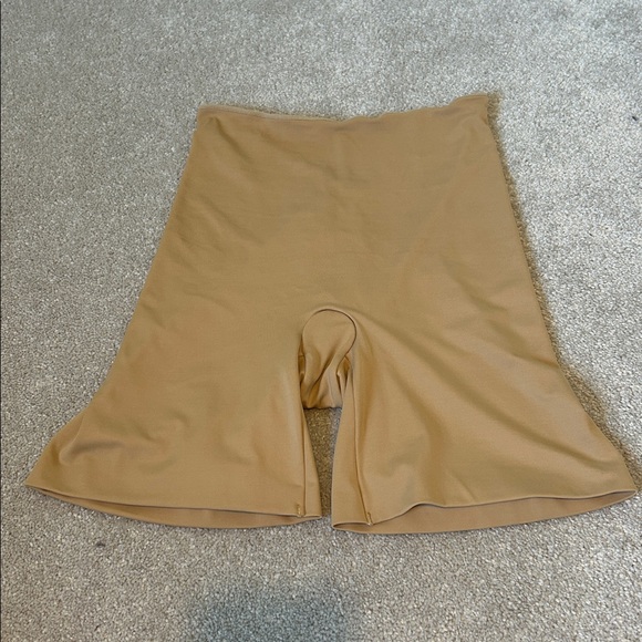 🌸NWOT 🌸SPANX Love Your Assets by Sara Blakely - Picture 2 of 3